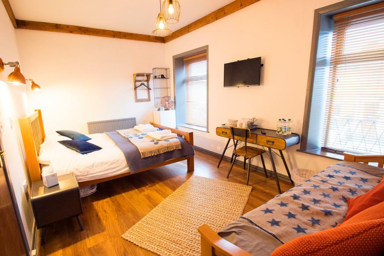 Bed and Breakfast Nik The Greek à Burry Port Extérieur photo