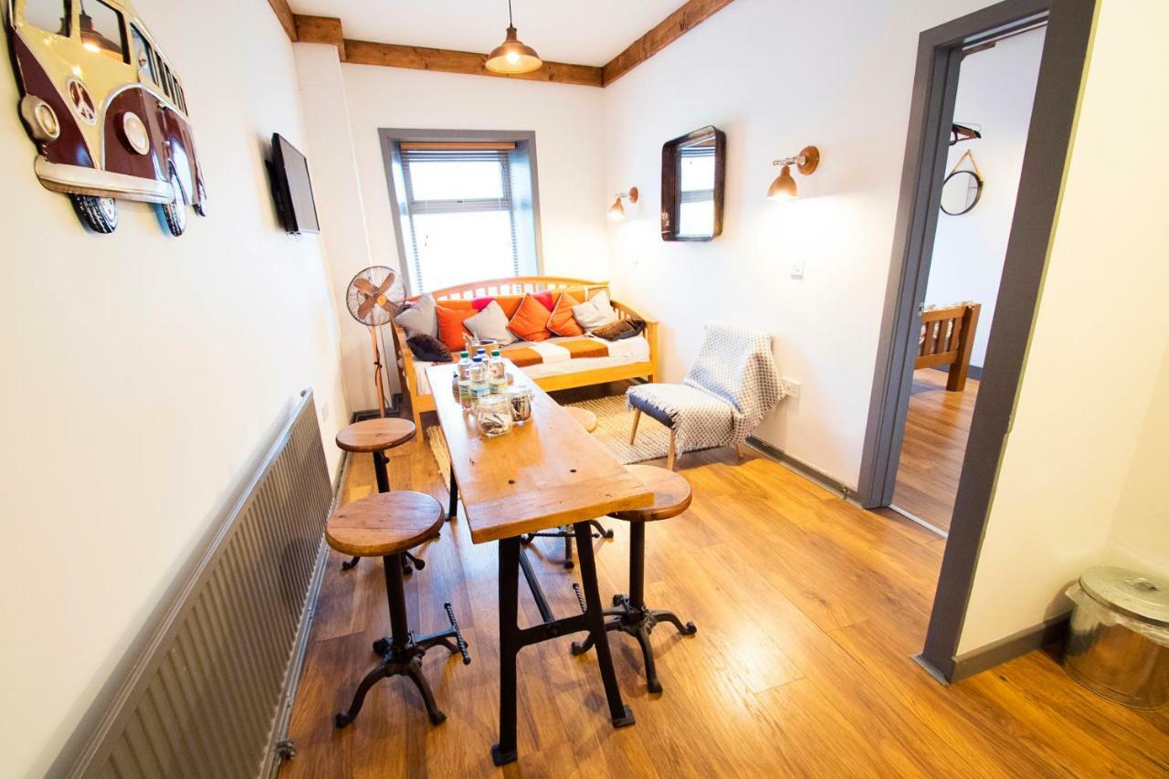 Bed and Breakfast Nik The Greek à Burry Port Extérieur photo