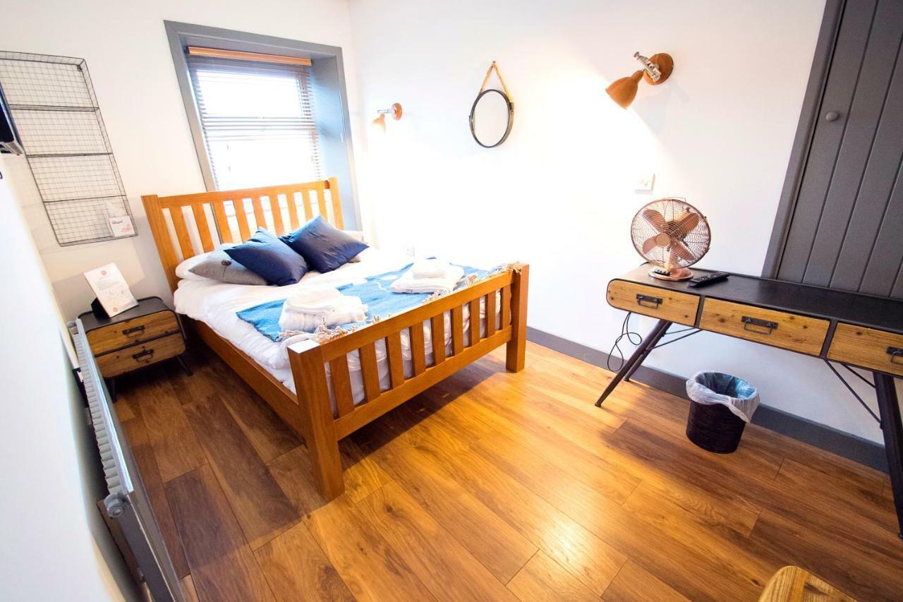Bed and Breakfast Nik The Greek à Burry Port Extérieur photo